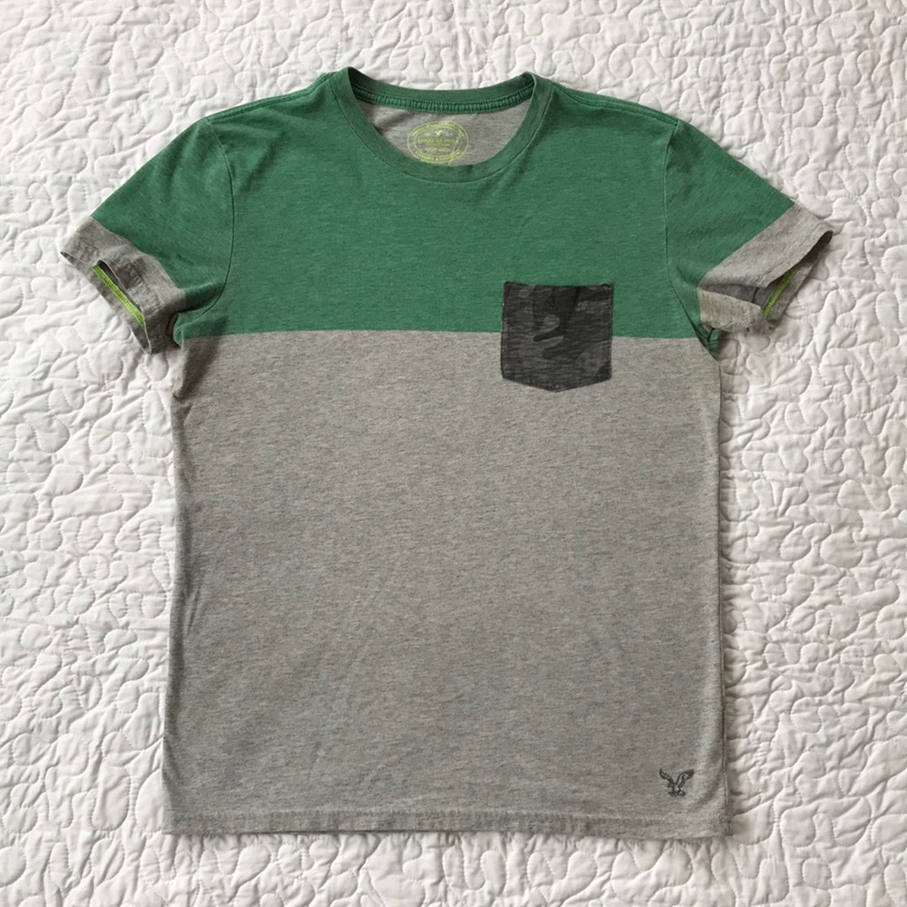 AE T-shirt with camo pocket